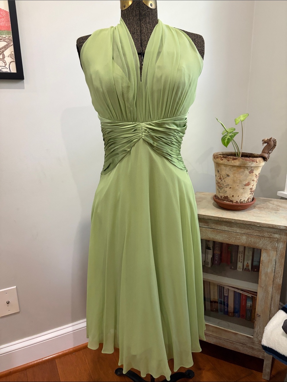 Stunning Green Vintage Maggy London Chiffon Halter Dress - Size 4